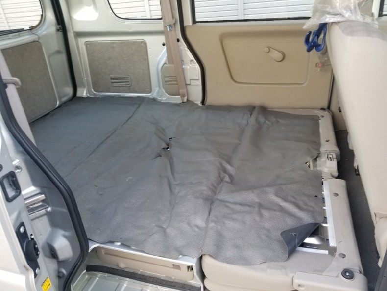 内装後方シート