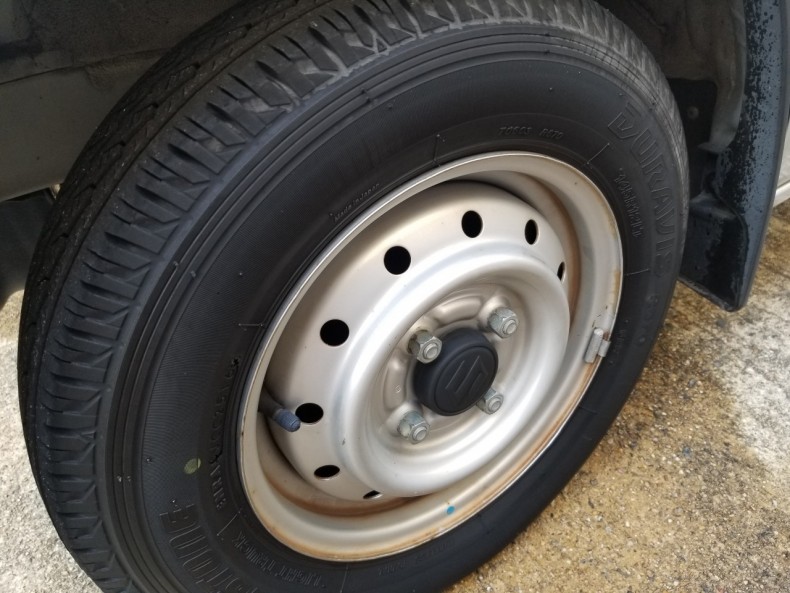 タイヤホイール前