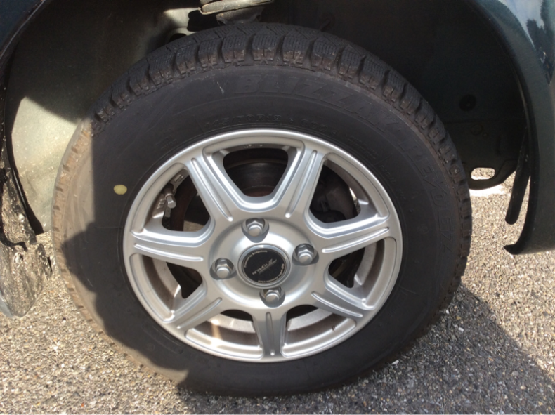 タイヤホイール前