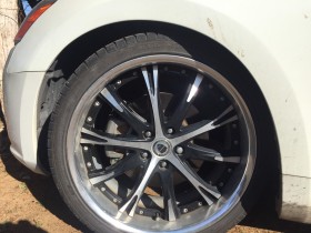 タイヤホイール前