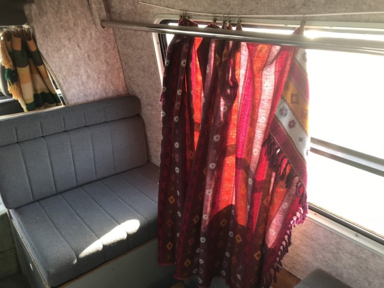 内装後方シート