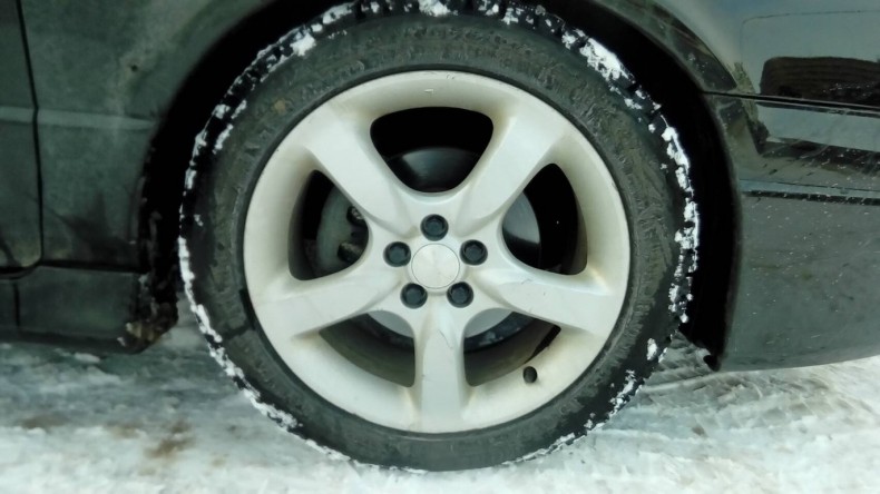 タイヤホイール前