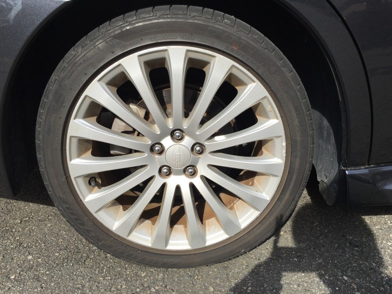 タイヤホイール前