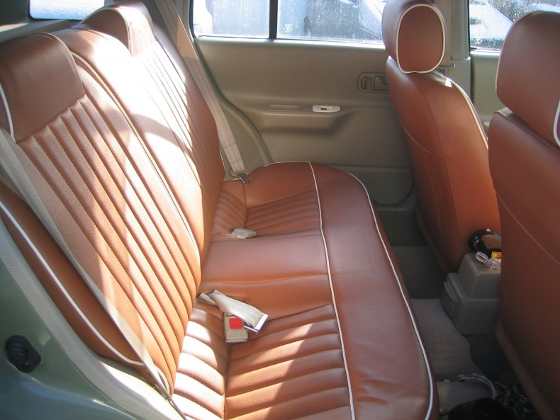 内装後方シート