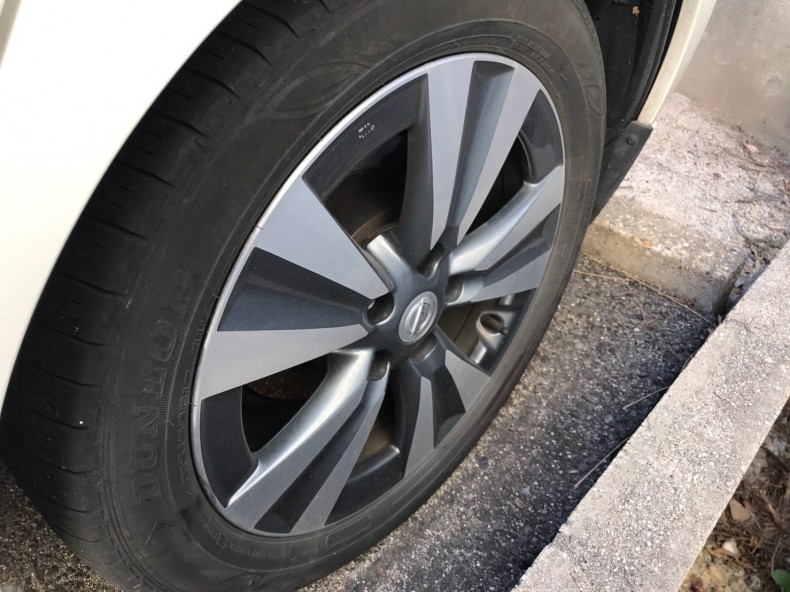 タイヤホイール前