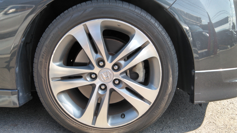 タイヤホイール前