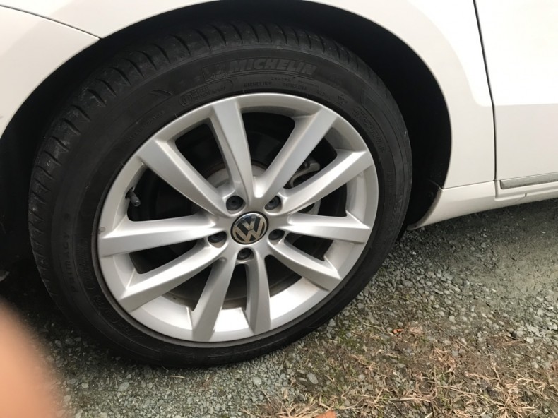 タイヤホイール前