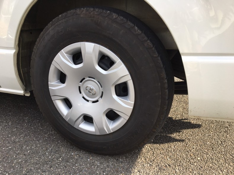 タイヤホイール前