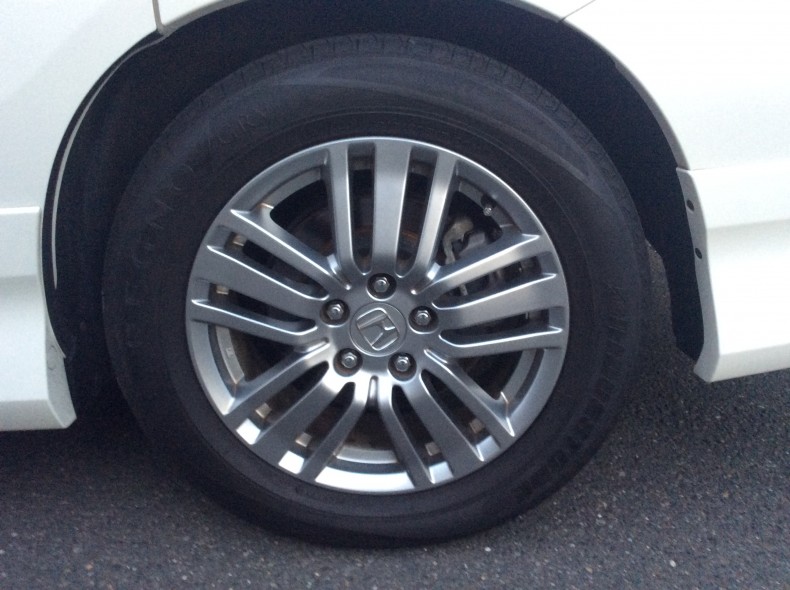 タイヤホイール前