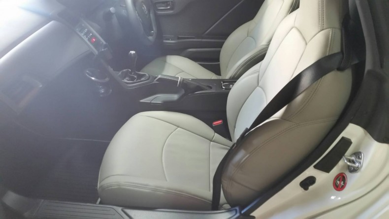 内装後方シート