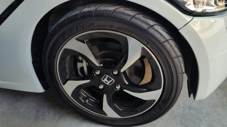 タイヤホイール前