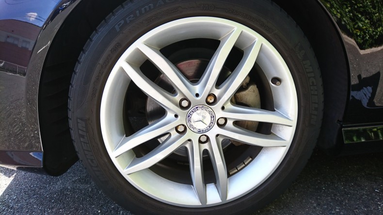 タイヤホイール前