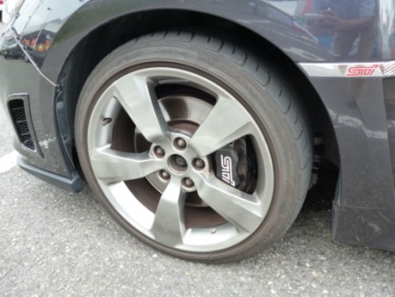 タイヤホイール前