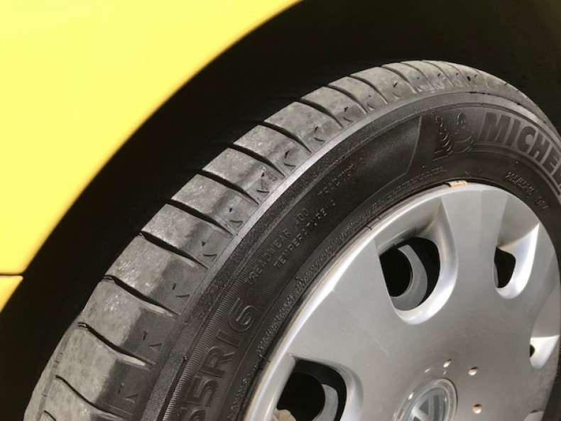 タイヤホイール前