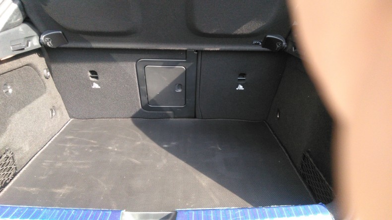 内装トランク