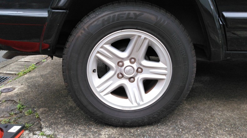 タイヤホイール前