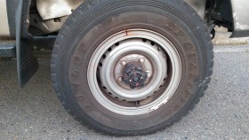 タイヤホイール前