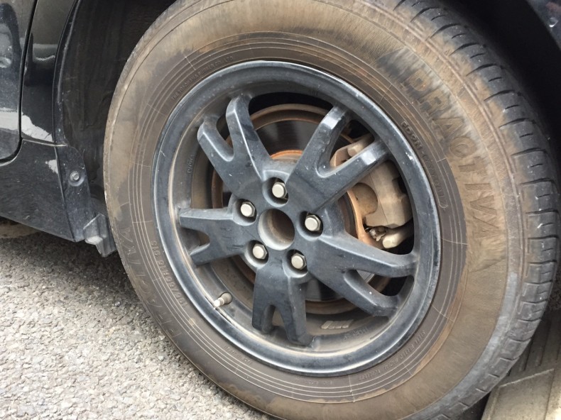 タイヤホイール前