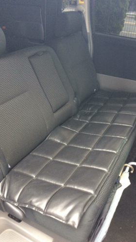 内装後方シート