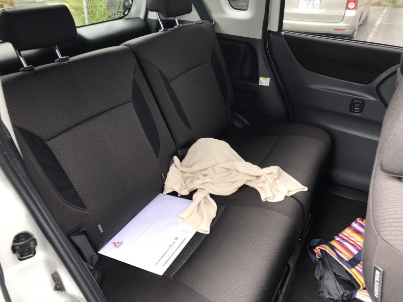 内装後方シート