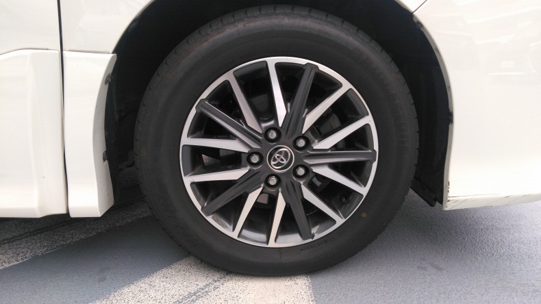 タイヤホイール前