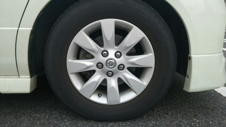 タイヤホイール前