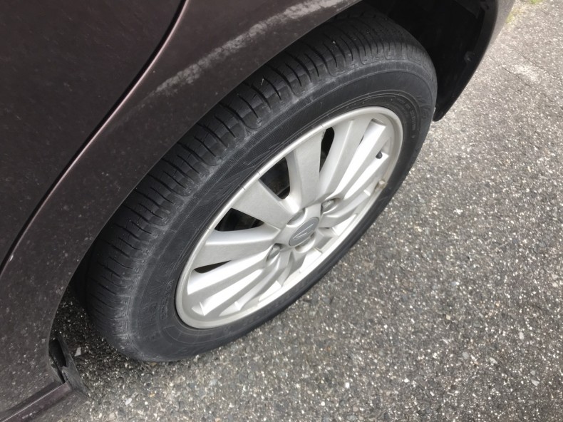 タイヤホイール前