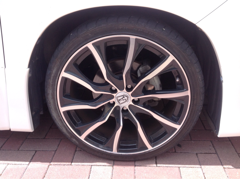 タイヤホイール前