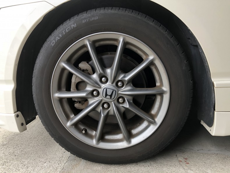 タイヤホイール前