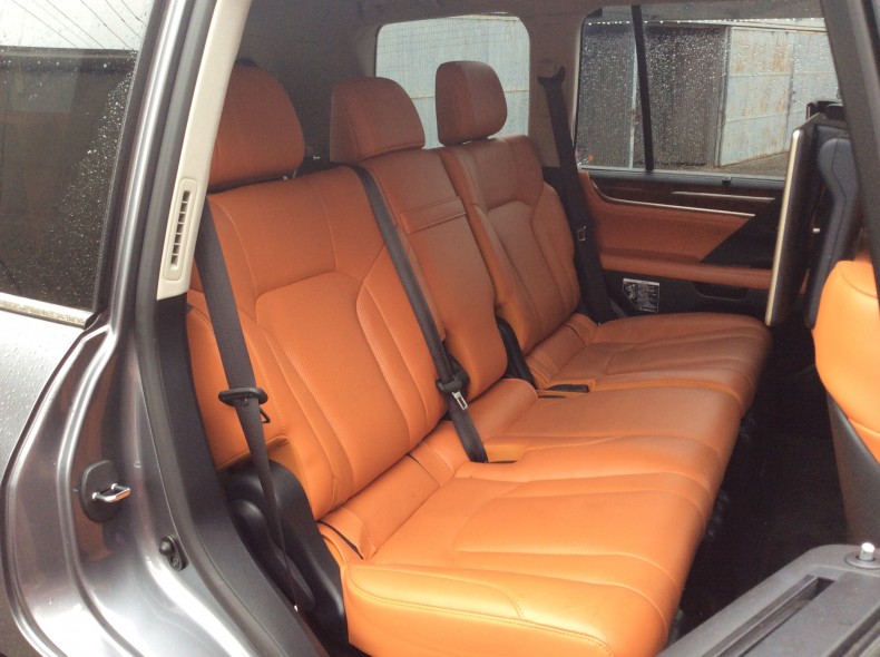 内装後方シート