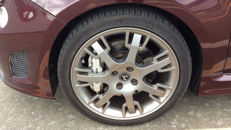 タイヤホイール前