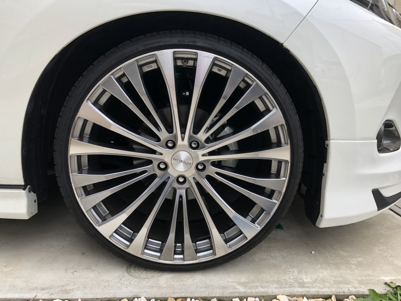 タイヤホイール前