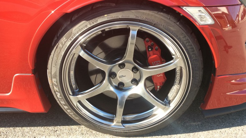 タイヤホイール前