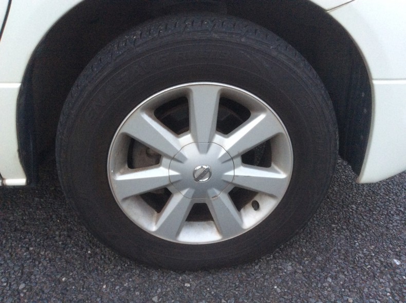 タイヤホイール前