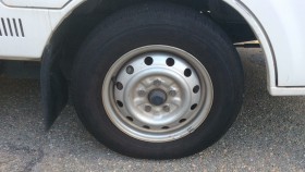 タイヤホイール前