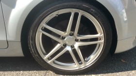 タイヤホイール前