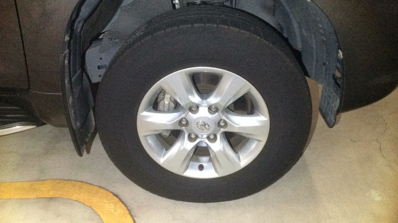 タイヤホイール前