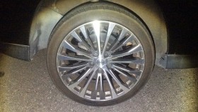 タイヤホイール前