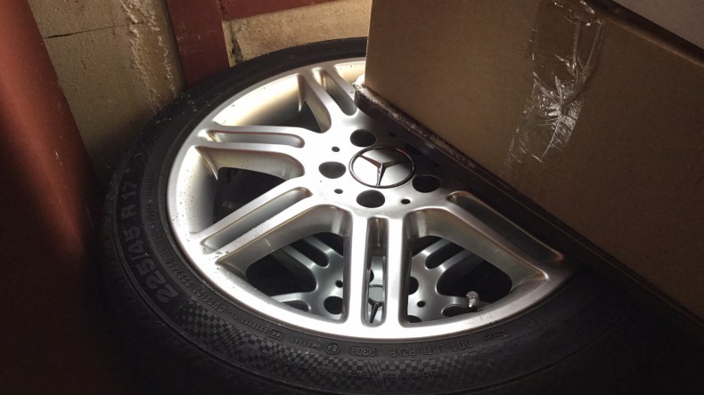 タイヤホイール前