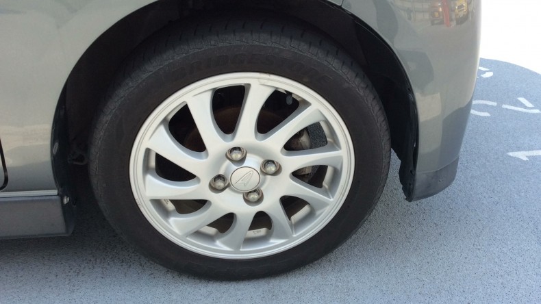 タイヤホイール前