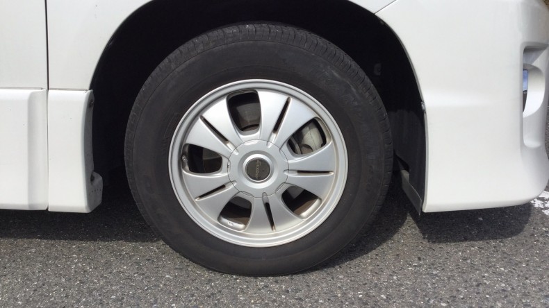 タイヤホイール前