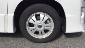 タイヤホイール前