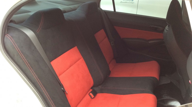 内装後方シート