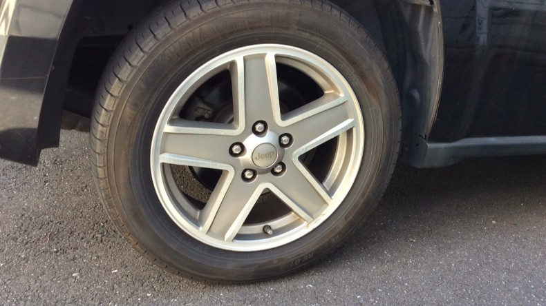 タイヤホイール前