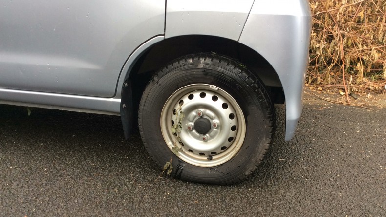 タイヤホイール前