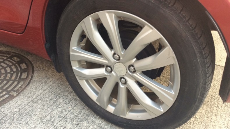 タイヤホイール前