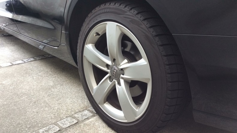 タイヤホイール前