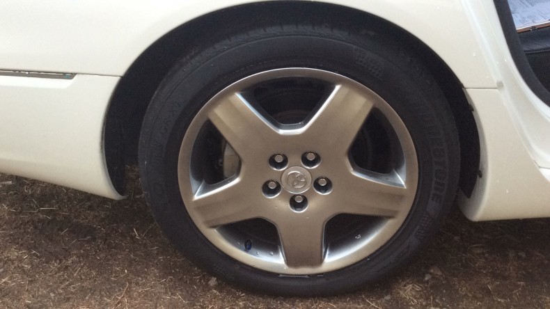 タイヤホイール前