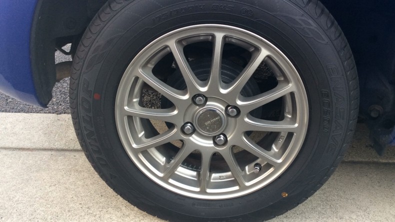 タイヤホイール前