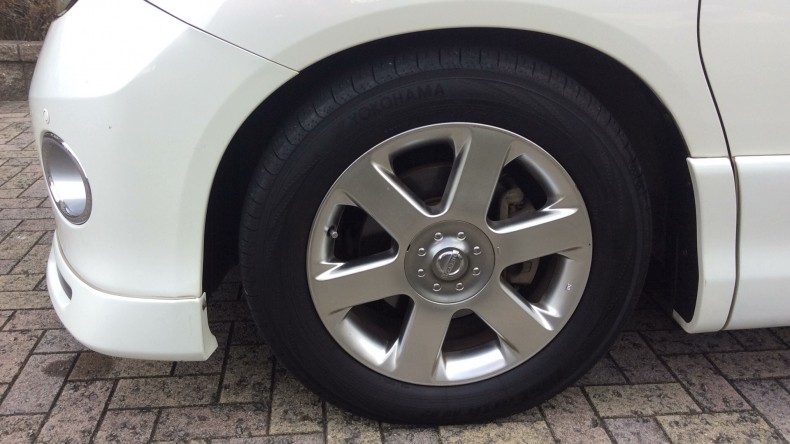 タイヤホイール前